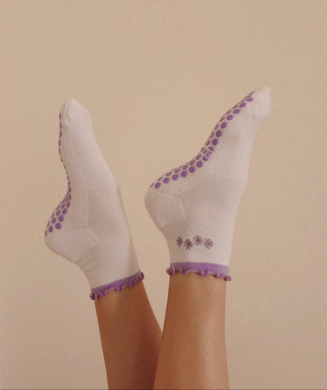 ON THE MOVE BUNDLE: TOTE & GRIP SOCK SET