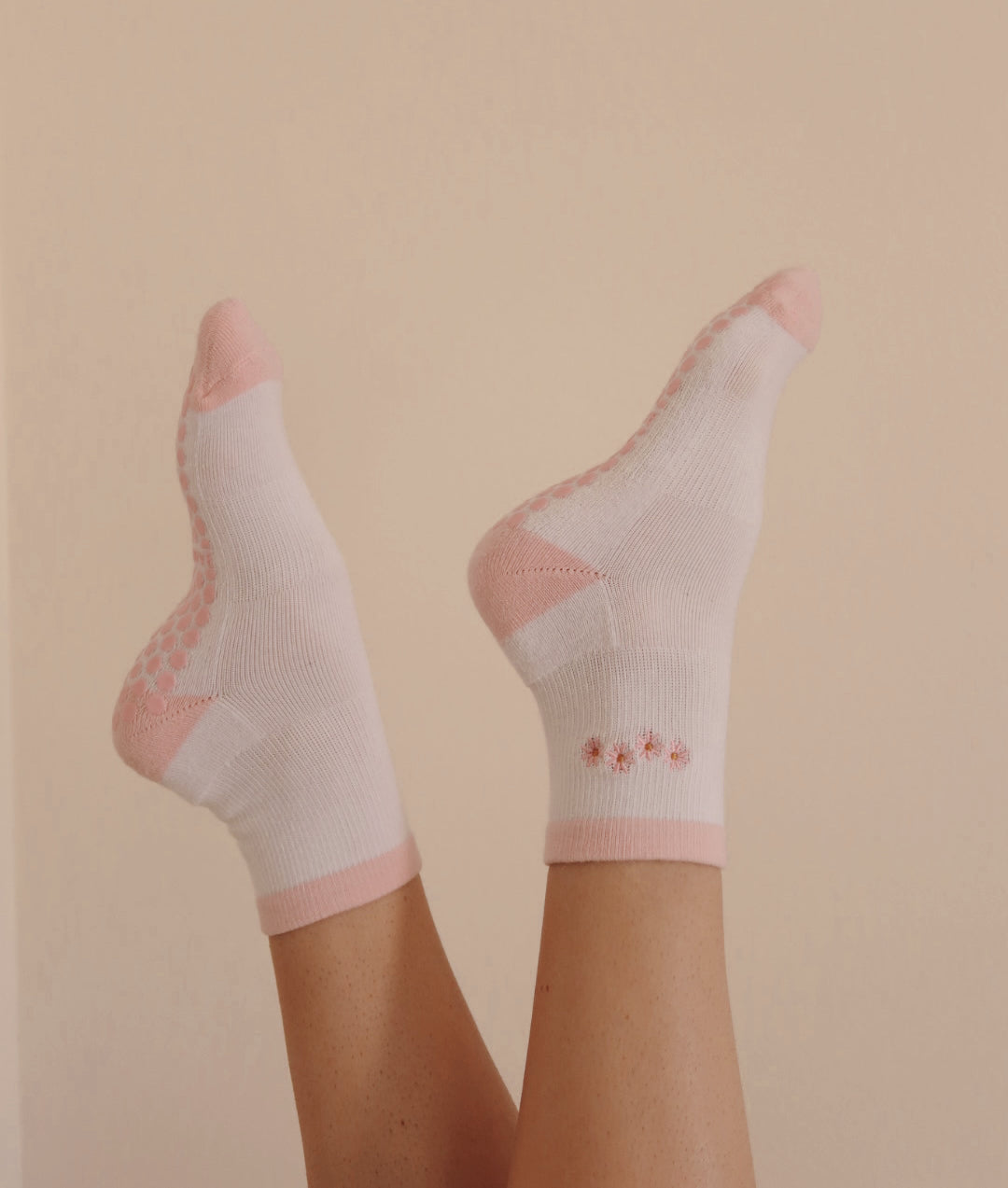 ON THE MOVE BUNDLE: TOTE & GRIP SOCK SET